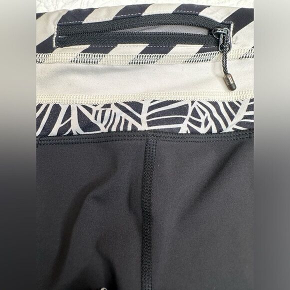 Lululemon Run: Inspire Crop II
Black / Pretty Palm Black Angel Wing Size 2 - Picture 13 of 16